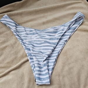 New Shein Bikini Bottoms in White With a Blue Gray Animal Print. Size L. New